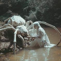 Giant Spider Art, Folk Horror Aesthetic, Creepy Nature, Gotik Tattoo, Braided Hairstyles For Men, Body Horror, Creepy Core, Creepy Spider, Arte Peculiar