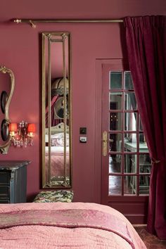 Bad Inspiration, Bed Design Modern, Tv In Bedroom, Bedroom Red, Christmas Bedroom, House Bed, Simple Bedroom, Pink Walls, Bedroom Aesthetic