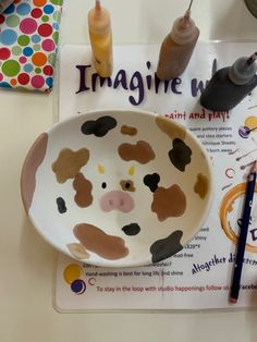 there is a paper plate that has been made to look like a cow's face