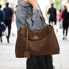 Discover our luxurious Suede Leather Tote Bag--the ultimate blend of style and practicality. Crafted from premium suede, this shoulder bag is soft to the touch, offering a timeless slouchy silhouette perfect for any occasion. 🌟 Available in beautiful shades of Caramel, Coffee, and Dark Brown, this bag comes in two versatile sizes to fit all your essentials: Small: 28 x 10 x 19 cm (11 x 3.9 x 7.5 in) Large: 35 x 11 x 23 cm (13.8 x 4.3 x 9.1 in) Looking for more? I have additional styles and colors available in high-quality suede and leather. Want extra photos or videos to make your choice easier? Just message me privately, and I'll be happy to share! 😊 Suede Bags For Women, Everyday Bags With Gold-tone Hardware For Fall, Fall Bags With Gold-tone Hardware, Suede Purse Outfit, Luxury Everyday Shoulder Bag With Large Capacity, Luxury Shoulder Bag With Large Capacity For Everyday, Luxury Handheld Shoulder Bag For Fall, Luxury Handheld Bags For Fall, Luxury Fall Tote Shoulder Bag