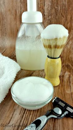 Men's Personal Care Tips -Looking to start using more natural personal care products? Well, I have a DIY shaving cream for you to try. It is super easy, pretty cheap and works really well. Plus it is good for both men and women. Mens Shaving Cream, Shaving Lotion, Men Shaving, Diy Essential Oil Recipes, Shaving Tips, Diy Essentials