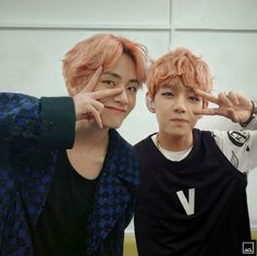 Bts v and Kim taehyung Bts Facebook, Dhoni Wallpapers, Study Korean, Snow Flower, Taehyung Funny, True Friendship, Kim Taehyung Funny, Fan Fiction