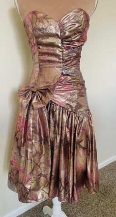 This is a gorgeous dress that looks like it was never worn!! Excellent condition. Vintage Hoco Dress, Hoco Ideas, Prom Dress Inspo, Hoco Dress, Jupiter Fl, Photo Club, Flirty Dresses, Dress Inspo, Gunne Sax