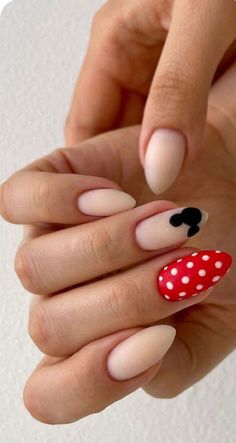 Simple Disney Nails Almond Shape, Nails With Minnie Mouse, Minnie Mouse Dip Nails, Disney Dipped Nails Ideas, Disney Acrylic Nails Minnie Mouse, Disney World Nails Acrylic Almond, Minnie Mouse French Tip Nails, Mickey Ears Nails, Easy Minnie Mouse Nails