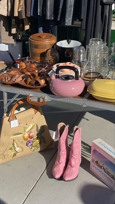 Clover Yard, Flea Market Booth Display Ideas, Resell Business, Thrifting Quotes, Aesthetic Thrifting, Euro Winter, Thrift Manifest, Thrifting Aesthetic