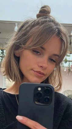 Easy Hairstyles For Curtain Bangs, Hairstyles For Curtain Bangs, Above Shoulder Length Hair, Shoulder Haircut, Cute Short Haircuts, Short Brown Hair, Hair Inspiration Short, Shoulder Hair