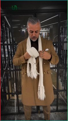 Wrap up your style game with finesse! Learn the art of scarf folding to add that perfect touch of sophistication to your ensemble. Elevate your winter wardrobe effortlessly. Cc @Seyhmuscan.fc #Hollomen #Mensfashion #Menswear #ScarfStyling #ElevatedFashion #Fashion Mens Scarf Fashion, Tie A Scarf, Elevated Fashion, Black Suit Men, Classy Outfits Men, Men Stylish Dress, Fall Outfits Men, Guys Clothing Styles, Fashion Suits For Men