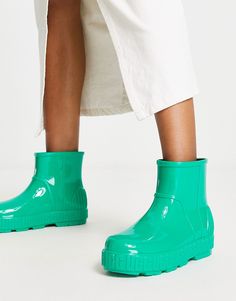 Wellies by UGG Next stop: checkout Pull-on style Embossed logo details Round toe Chunky sole Textured tread Ugg Drizlita, Colorful Rain Boots, Raining Outfit, Hunter Rain Boots Outfit, Ugg Drizlita Rain Boots, Casual Green Slip-resistant Rain Boots, Hunter Boots Green, Ugg Rain Boots, Moccasin Ankle Boots