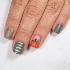 Unusual Nail Designs, Nail Polish Art Designs, Cartoons Movies, Fall Gel Nails, Fall Nail Art Designs, Holiday Nail Designs