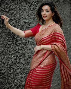 Red Silk Zari Woven Sari with running Jacquard blouse piece that can be custom made to an individual size. The saree is traditional and lightweight with copper color stripes all over and a grand border on both sides. The saree length is 5.50 mts and the  Jacquard woven blouse is 1mt with rich benarasi border for sleeves. Apt as wedding guest wear, engagement sari and reception attire. Suitable as festive wear and for all occasions. Customisation of the blouse can be chosen from the Variations Se Sarees Party Wear, Sari Design, Set Saree, Indian Silk Sarees, Banarasi Silk Saree, Wedding Clothes, Party Kleidung, Red Saree, Saree Look