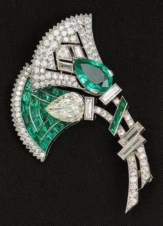 Emerald Brooch, Bijoux Art Deco, Art Deco Jewelry Vintage, Bijoux Art Nouveau, Art Deco Brooch, Art Nouveau Jewelry, Diamond Brooch, Deco Jewelry, Art Deco Diamond