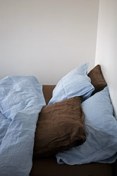 Blue and brown bedding bed style inspo bedroom linen fabrics soft and comfortable cosy night sleep goal Dekorasi Kamar Tidur, Home Vibes, Blue And Brown, Future Apartment, Dream Apartment, Apartment Inspiration, My Space, Room Inspiration Bedroom, Dream House Decor