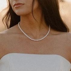 Classic Pearl Necklace Simple Graduated Pearl Bridesmaid Gift Pearl Bridal Necklace Vintage Style Pearl Jewelry Necklace for Women - Etsy Pearl Vintage Necklace, Bride With Pearl Necklace, Wedding Dress Pearl Necklace, Wedding Pearls Jewelry, Pearl Necklace With Wedding Dress, Pearl Bridal Necklace, Simple Pearl Jewelry, Pearl Jewelry Necklace Simple, Pearl Necklace Wedding Dress