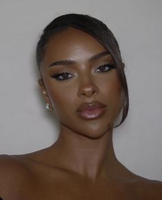 Glowy Angelic Makeup, Bronzy Makeup Black Women, Soft Glam Tan Skin, Sabrina Carpenter Makeup Brown Skin, Evening Make Up Looks, Clean Girl Makeup Black Women, Corporate Makeup, Iconic Makeup Looks, Black Woman Makeup