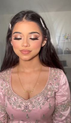 Pink Quince Makeup, Eye Makeup For Small Eyes, Makeup For Deep Set Eyes, Hairstyles Quinceanera, Quince Makeup, Makeup Hooded Eyes, Eye Makeup For Hooded Eyes