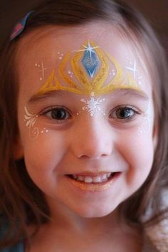 Frozen Face Paint, Carnaval Make-up, Easy Face Painting Designs, Vom Avea Un Copil, Princess Face Painting, Halloween Makeup Clown, Christmas Face Painting, Frozen Face, Girl Face Painting