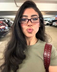 Glasses Inspo Women, Glasses Women Aesthetic, Mrs Bella, Glasses Inspiration, Cute Makeup Looks, Pretty Selfies, Girls Makeup, Pretty Makeup, Cute Makeup