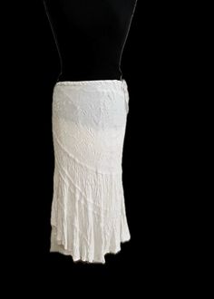 White, embroidered, flared skirt tied at the waist with a ribbon, uneven hem with peaks and lined in white with interior ruffles at the bottom.  Measurements: waist 100 cm, (can be adjusted with the ribbon) length 87 cm at the longest part We love vintage clothing and accessories, so all our items are carefully selected and in perfect condition.  Reuse, unique pieces of the past, giving them another chance and a new life. Do not hesitate to contact us if you need more information about an item w White Hippie Skirt, Hippie Rock, Midi Skirt White, Hippie Skirt, White Midi Skirt, Hippie Skirts, White Flares, White Midi, Skirt White