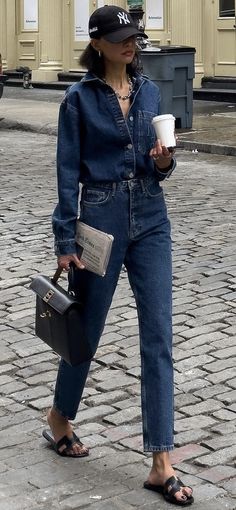 2023 Fall Street Style, Trendy Fall Outfits 2023 Street Style, La Street Style 2024, Denim Street Style 2023, Denim Jumpsuit Street Style, Total Denim Outfit, Mom Street Style, Nyc Fall Outfits