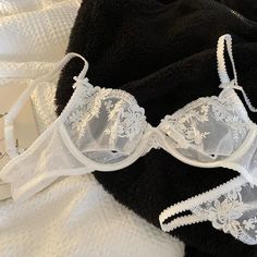 47842359050560|47842359083328|47842359116096|47842359148864 Bra And Under Set, White Lingerie Outfit, Spice Store, Bra Art, The Art Of Seduction, White Lace Lingerie, Delicate Lingerie, White Lace Bra, Lingerie White