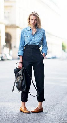 high waisted pants Stockholm Street Style, Styl Boho, Looks Chic, Chambray Shirt, Brown Dress