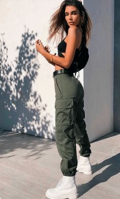 40 Seriously Stylish Cargo Pants Outfit Ideas for Women in 2022 Women Cargo Pants Outfit, Mode Coachella, Cargo Outfit, Women Cargo Pants, Cargo Pants Outfit, Streetwear Mode