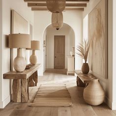 Japandi entrance with a stylish table and minimalist decorative elements Japandi Hallway, Estilo Japandi, Japandi Interiors, Japandi Design, Japandi Interior, Hallway Design, House Entrance, House Inspo