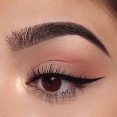 Eyeliner Cat, Teknik Makeup, Make Up Designs, Natural Summer Makeup, Eyeliner Tips, Smink Inspiration, Makijaż Smokey Eye, Makeup Eye Looks, Eyeliner Looks