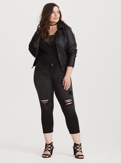 Cropped Boyfriend Jean - Distressed Black Wash - The fit you love - relaxed up top with a slim straight leg - has ripped distressing and frayed cuffs for an edgy look. Edgy Plus Size Fashion, Women Fashion Edgy, Womens Fashion Casual Summer, Boyfriend Jean, Womens Fashion Edgy, Stylish Plus, Curvy Girl Fashion, Alternative Outfits, Plus Size Womens Clothing