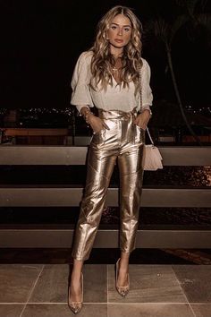 Gold Monochromatic Outfit, Metallic Fashion 2023, Golden Pants Outfit, Metallic Outfit Ideas Party, Metallic Shirt Outfit, Gold Shirt Outfit, Gold Outfits For Women, Gold Pants Outfit, Metallic Outfit Ideas