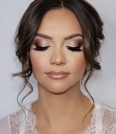 Wedding Airbrush Makeup Brunette, Bridal Makeup Gold Smokey Eye, Make Up For Maid Of Honor Makeup, Makeup Idea For Wedding Guest, Makeup For Taupe Dress, Bridal Wedding Makeup For Brown Eyes, Outdoor Wedding Makeup The Bride, Champagne Bride Makeup