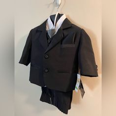 Brand New Never Work Black Infant Suit And Tie Color: Black Size: 3-6 Months New Never Worn!! Tags Still Attached Make An Offer Newborn Halloween Outfits, Baby Tuxedo, Newborn Halloween, Play Outfit, Sister Outfits, Color Block Sweatshirt, Tracksuit Jacket, Nike Boy, Black Suit