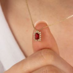 "It is a stone that represents passion, true friendship, loyalty, success and consistency. It has names such as dreaming, garnet and mercy stone.. Our Rectangle Garnet necklace surrounded by 14K Solid Gold diamonds is an elegant jewel for you and your loved ones with its elegant design. Time to pamper yourself and your loved ones... Garnet is the birthstone of January. 🤍🤍 Special gifts for your special moments. We produce our jewelery for you in the most perfect way. 🤍🤍 All of our products a Diamond Necklace Designs Unique, Gold And Red Jewelry, Garnet Necklace Gold, Garnet Jewellery, Red Garnet Jewelry, January Birthstone Necklace, January Birthstone Jewelry, Fancy Jewelry Necklace, Diamond Wedding Jewelry