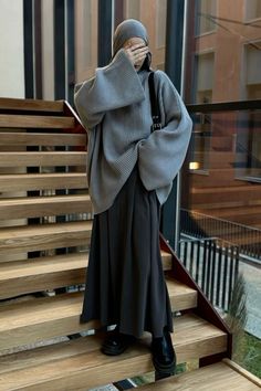 #осень #autumn #fashion #fashionmuslim Hijabi Outfit Ideas Winter, Grey Modest Outfit, Hijab Fashion Autumn, Hijabi Fashion Modest, Hijabi Outfits Autumn, Hijab Outfit Ideas Winter, Hijabi Outfits With Skirts, Cool Hijabi Outfits, Modest Autumn Outfits Hijab