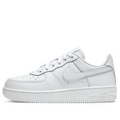 Kids Nike White Sneakers Nike, Nike Kids Shoes, Homecoming Shoes, Pretty Sneakers, Shoes For School, White Air Forces, Nike Shoes Air Force, Back To School Shoes, White Nike Shoes