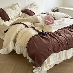 Hot Cocoa Ruffle Bedding Set / Beige Brown Medium Fitted Classic Duvet Covers, Stylish Bedding, Bed Sheet Sizes, Twin Xl Bedding, Small Bed, Fall Bedroom, Ruffle Bedding, Stylish Beds, King Mattress