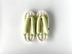 Relaxation from Japan: Feel the Warmth of Handmade, Casual Slippers for Indoor Enjoymen Size：FOOT Length 9.6in (24.5cm), Width 3.9in (10cm) US 7.5 EU 39 Nuno Zoris, a type of traditional Japanese indoor slipper.Unlike shoes, Nuno Zoris are okay even if they're not a perfect fit size-wise. It's fine if the base is slightly larger or smaller than your foot!In Japan, it's said to be stylish to wear these slightly smaller. Materials：It' made of 100% cotton fabric.The support core is made of polyester rope. The color:The main color is ivory, combined with bright green. The pattern of the nose-strap of Nuno Zoris is Japanese traditional pattern.Nuno Zoris are indoor footwear. By separating indoor and outdoor footwear, you can maintain a clean and comfortable living environment. Nuno Zoris gently Japanese Style House, Japanese Lifestyle, Japanese Fan, Traditional Pattern, Japanese Aesthetic, Casual Slippers, Vintage Japan, House Slippers, Japanese Women