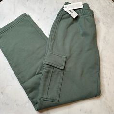 Aritzia Tna Terry Mega Cargo Sweatpant - Gd Gallery Green New With Tags Size Xxs Aritzia Tna Jumpsuit, Aritzia Sweatpants Cargo, Aritzia Sweatsuit, Aritzia Sweatpants, Small Bra, Cargo Sweatpants, Aritzia Tna, Aritzia Pants, January 2025