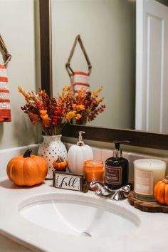 Fall-themed bathroom counter with pumpkin soap dispenser Fall Bathroom Decor Ideas, Fall Bathroom Decor, Fall Bathroom, Fall Room Decor, Fall Living Room, Cozy Fall Decor, Fall Decor Inspiration, Fall Decor Ideas