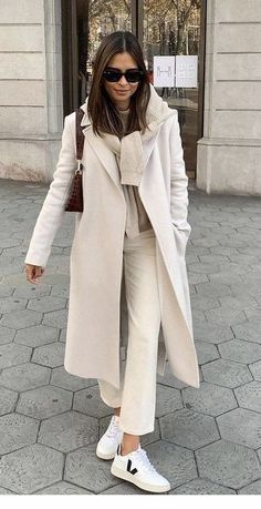 Casual Chique Stijl, Chique Outfit, Chique Outfits, Winter Fashion Outfits Casual, Beige Outfit, Casual Outfit Inspiration, Coat Outfits, Winter Mode, Looks Chic