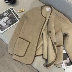 Classy Street Style, Wool Jackets Women, Winter Outerwear, Illustration Fashion Design, Womens Parka, Fleece Coat, Fashion Korean, Solid Clothes, Warm Coat