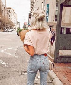 Mama Jeans, Hairstyles For, Medium Hairstyles, 90's Fashion, Jeans Mom, Fashion Jeans, Grunge Hair, Mode Inspiration, European Fashion