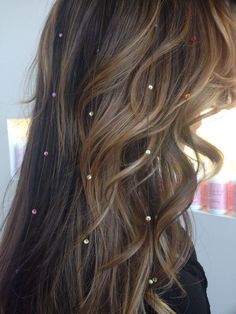 Gorgeous glitter hairstyle ideas | Hairstyle tutorial ideas | Easy hairstyle ideas Sleek Prom Hair, Nye Hairstyles, Hair Dyes, Packaging Diy, Tour Outfits, Hair Strand, Party Hairstyles