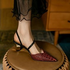 Pointy Toe Heels, Classy Shoes, Slingback Heels, Crocodile Print, Elegant Shoes, Unique Shoes, Fabulous Shoes, Slingback Heel, V Cut