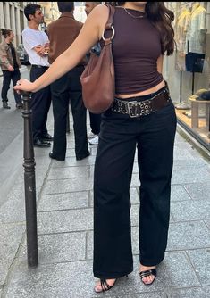 Adulthood Aesthetic, Genderfluid Fashion, Low Pumps, Black Wide Leg Pants, Office Outfit, Dream Style, Brown Bag, Sleeveless Tops, 2000s Fashion