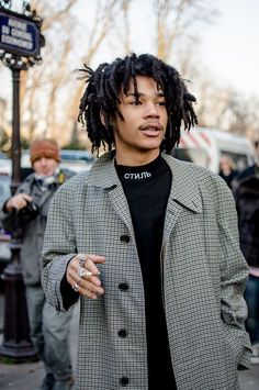 Paris Fashion Week (Ene. 2017) - Streetstyle (Día 4) Luka Sabbat, Street Style 2017, Outfits Hombre, Moda Paris, Afro Punk, Jackets Men Fashion, Men Street, Business Casual Men, Lifestyle Fashion