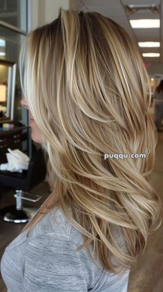 Dimensional Beauty: Stunning Blonde Hair with Lowlights Ideas Honey Blonde Hair Color, Haircuts For Medium Length Hair, Low Lights Hair, Balayage Hair Blonde, Blonde Hair Looks