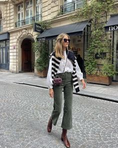 London Chic Fashion, Copenhagen Office Outfit, Preppy Outfits 2024, Fall Transition Outfits 2024, Sezane Winter, Sezane Style, Style Parisienne, Going Viral, Green Pants