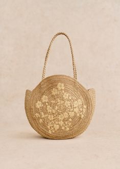 Made in our Madagascan atelier;Hand-woven exterior;Raffia exterior;Unlined;Handle in raffia;Length of handle : 31.5 cm / 12.4 in;Non adjustable handle;Carried on the shoulder;Bag weight : 0,5 kg / 17.6 oz;Dimensions : 32 x 32 x 12 cm / 12.6 x 12.6 x 4.7 in Suit Shoes, Basket Design, Basket Bag, Best Bags, Bag Dress, Juno, Small Leather Goods, Embroidery Flowers, Parisian Style