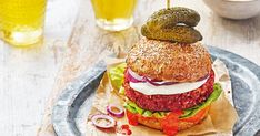 Classic falafel is reimagined as a hearty, fragrant burger perfect for picnics and outdoor grilling. Vegan Beet Burger, Beet Burger Recipe, Quinoa Burger, 300 Calorie Meals, 500 Calorie Meals, Beet Burger, Quinoa Burgers, Veggie Fries